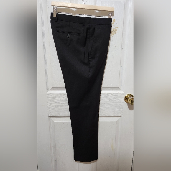 Men's Black Suit Ensemble - Picture 2 of 6